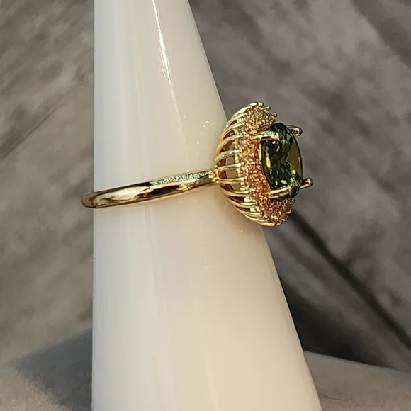 ROUND GREEN CUT GOLD HALO RING - Picture 3 of 5